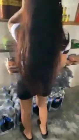 Mua thuốc lá để hút ai dè 1 hồi thanh niên hút luôn lồn bà chủ và được đụ luôn.